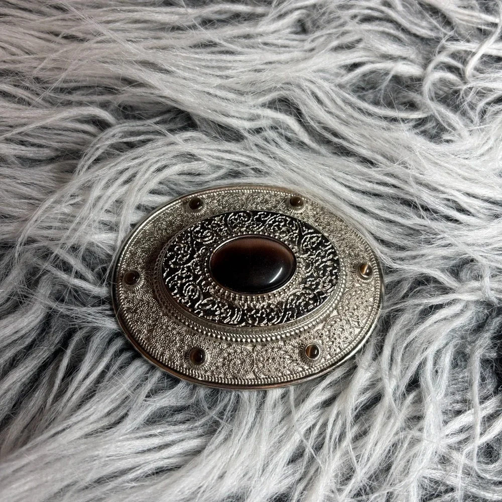 The Unbranded Brand vintage antique